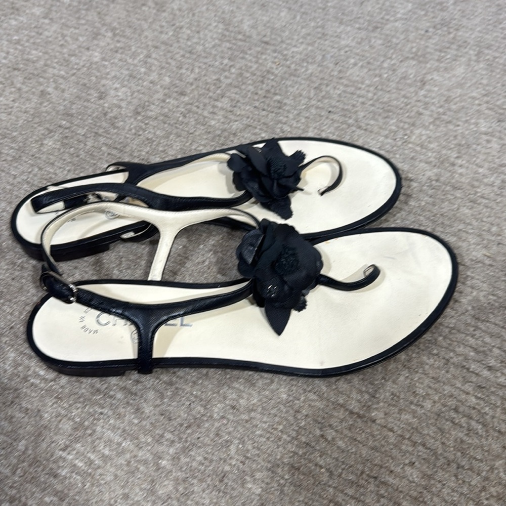 CHANEL Black Floral Slingback Sandals with Beige Footbed - Picture 6 of 7